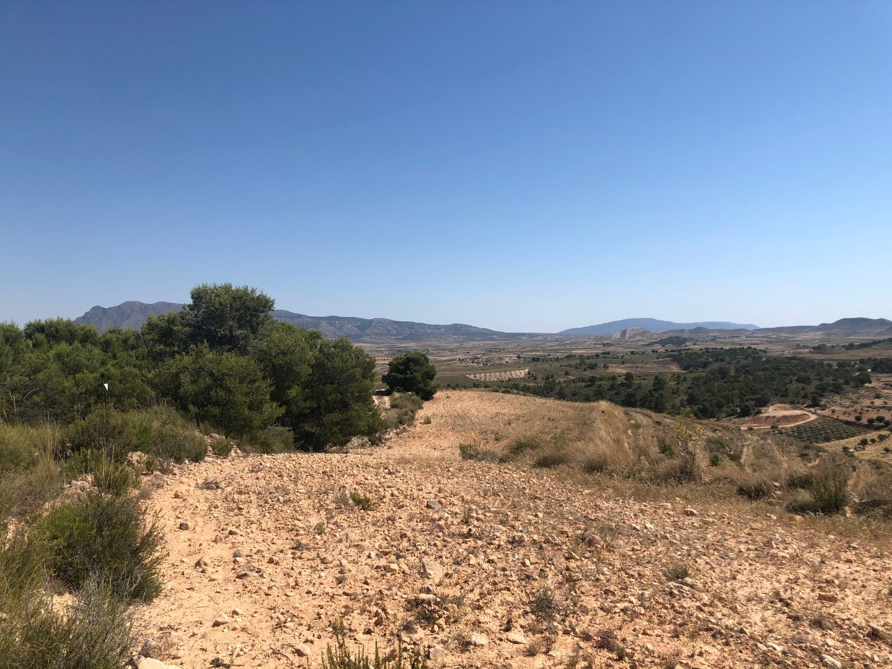 This exceptional plot of land lies in an area untouched by mining activities, providing panoramic 36