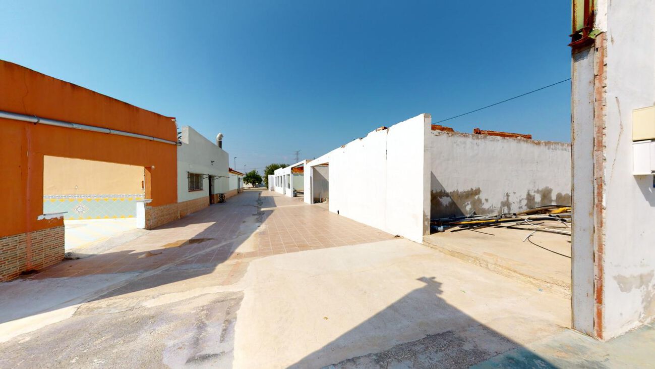 Master bedroom in terraced for sale in Albatera