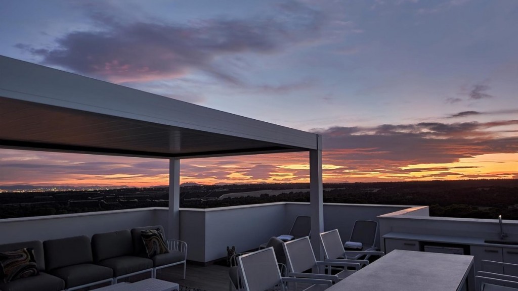 This brand new, luxuriously furnished penthouse with spectacular views is located on the prestigious