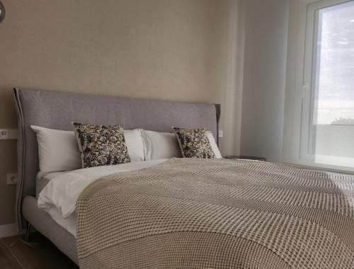This brand new, luxuriously furnished penthouse with spectacular views is located on the prestigious