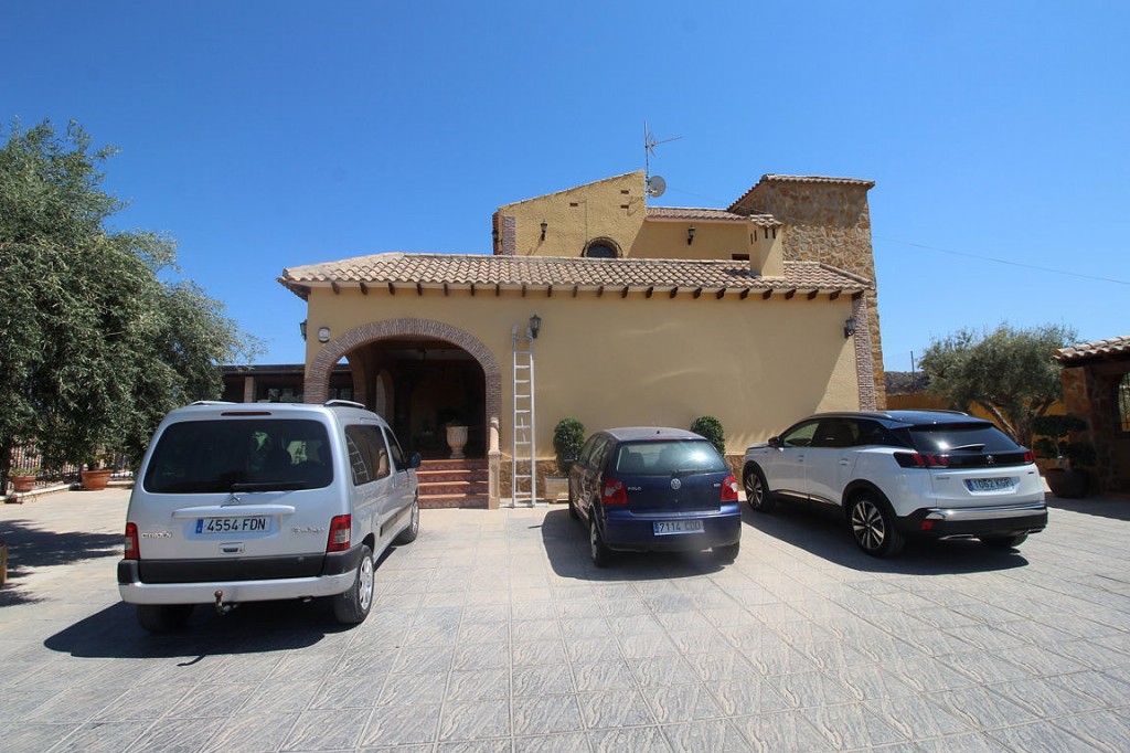 Kitchen in villa for sale in Bigastro