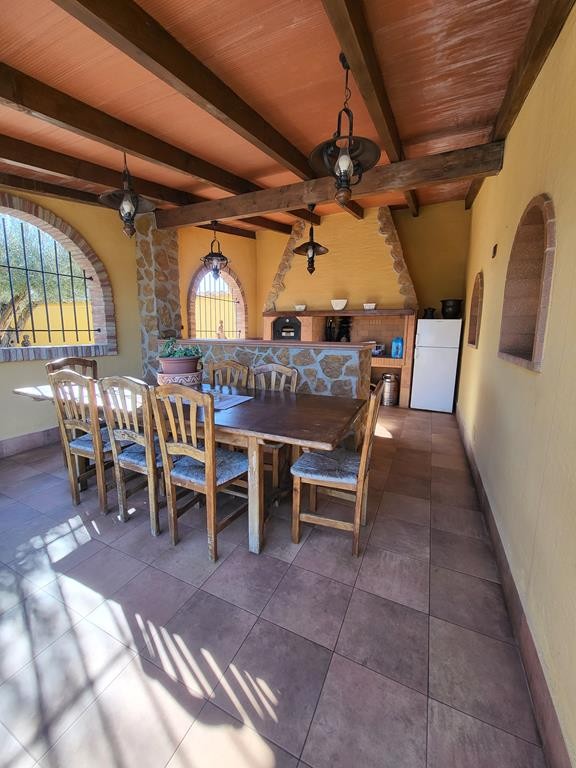 In the heart of Vega Baja, next to the town center of Bigastro, 20 minutes from the beaches of Torre