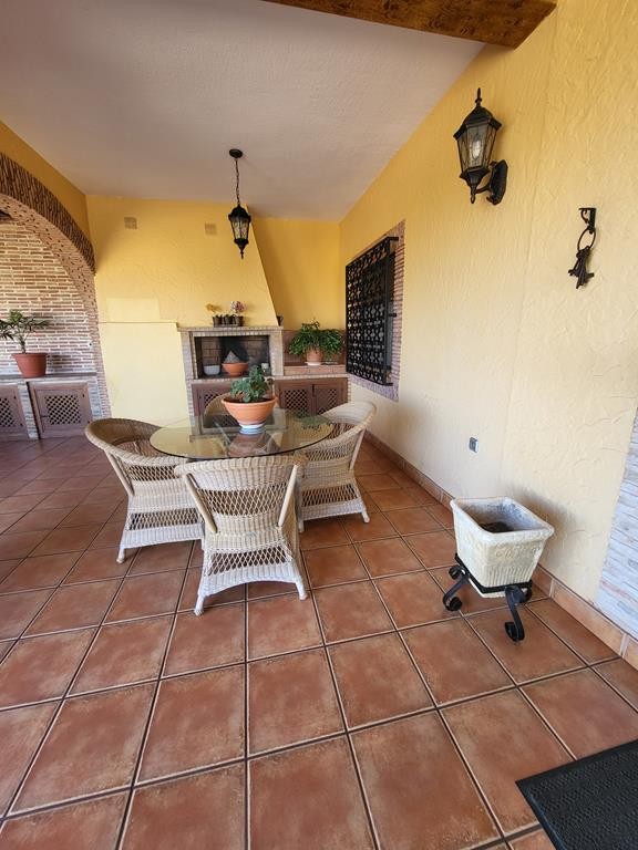 Garden in villa for sale in Bigastro