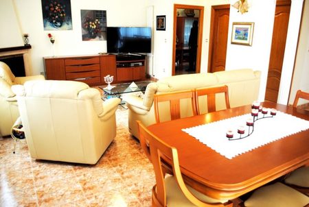 The property itself is situated on a very quiet road, each property having adequate privacy