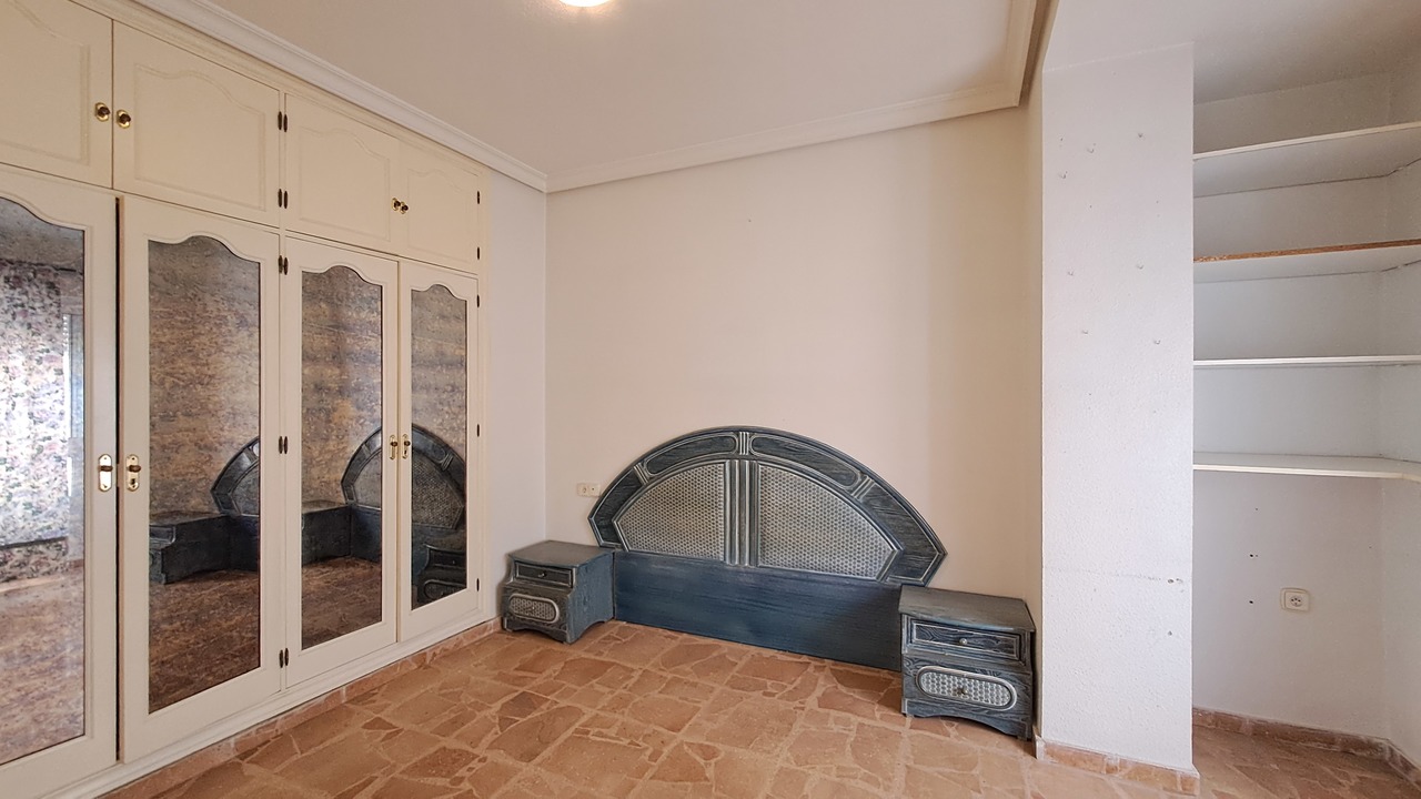 Master bedroom in apartment for sale in Torrevieja