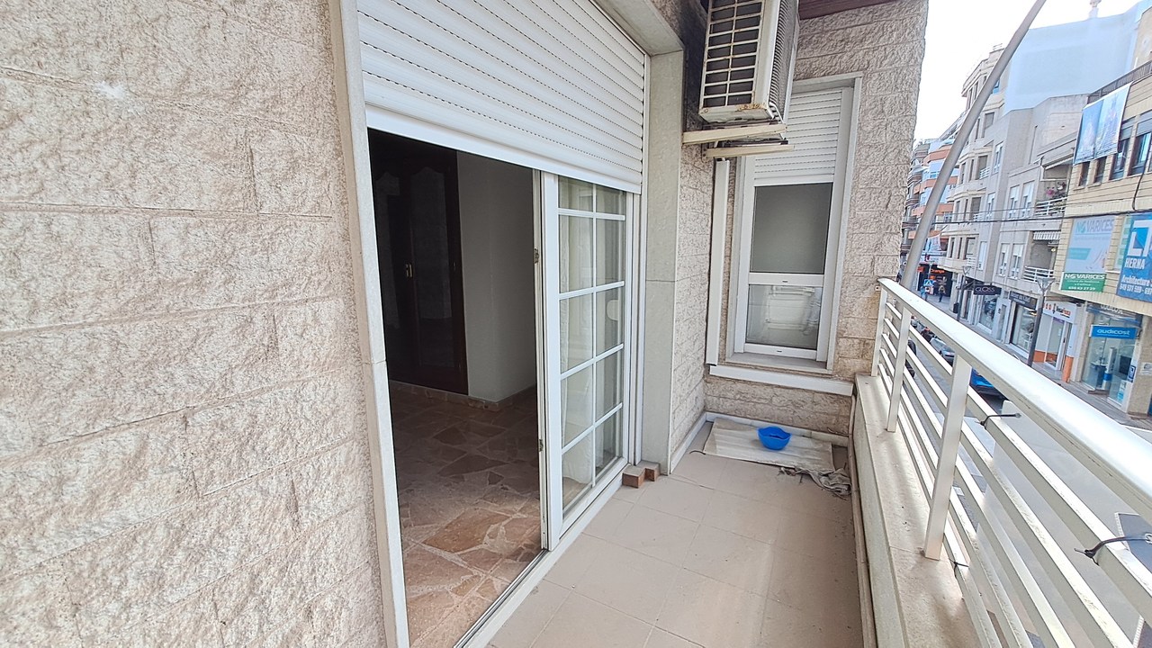 Bedroom in apartment for sale in Torrevieja