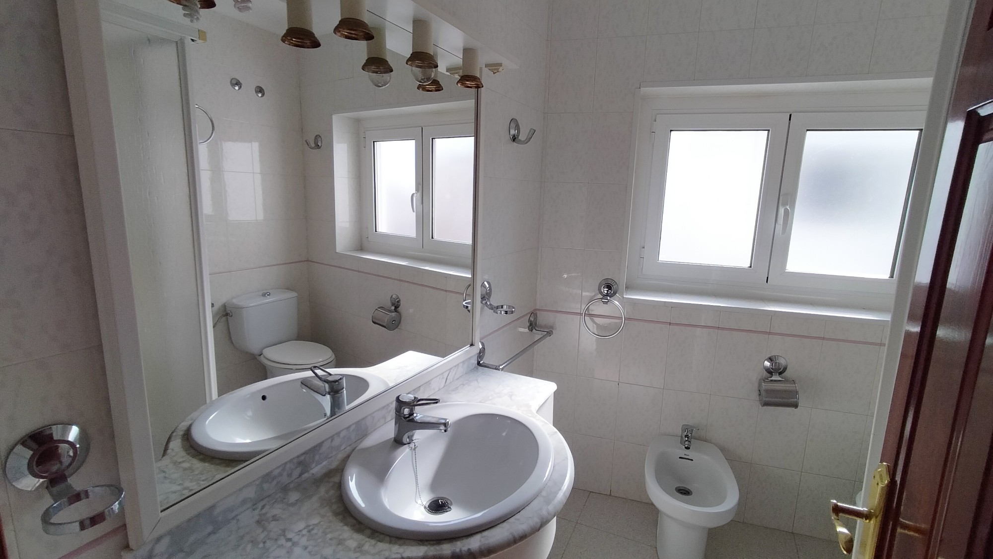 Bedroom in terraced for sale in Sax