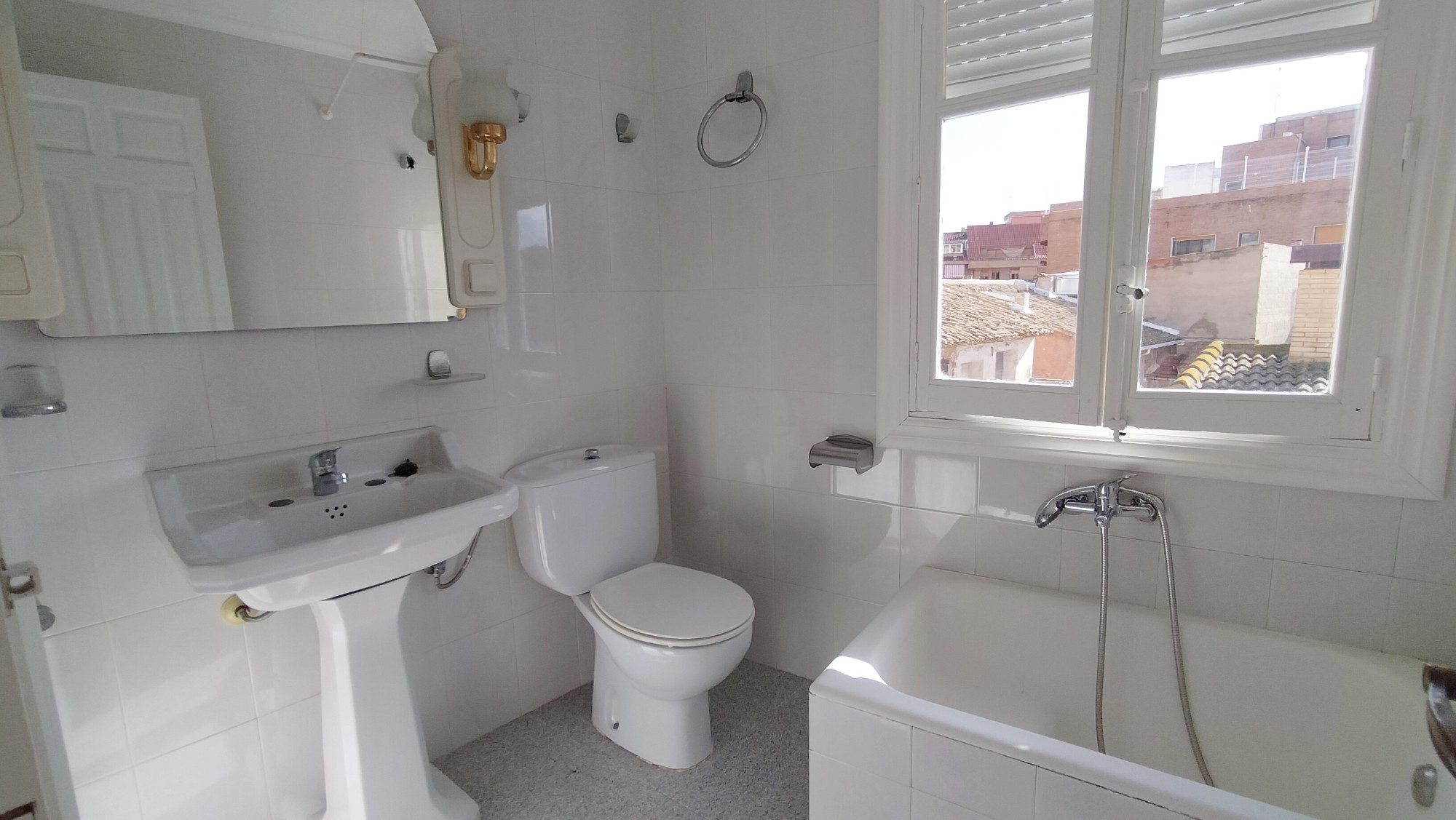 Garden in terraced for sale in Sax