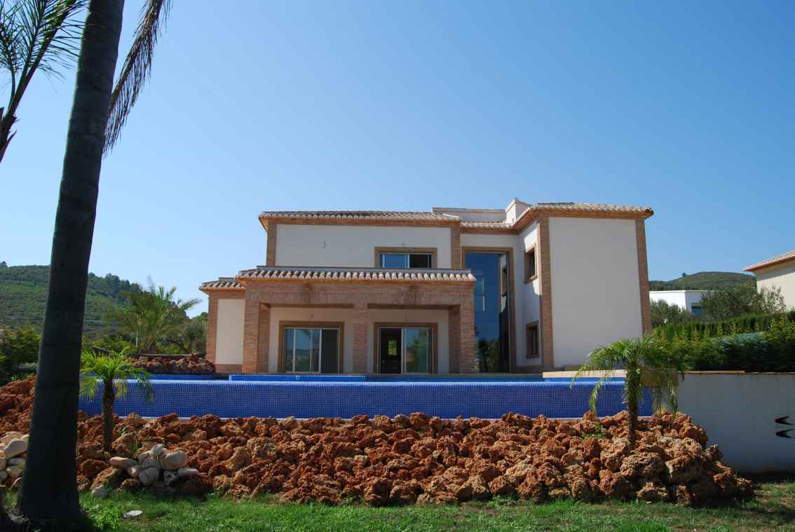 Luxury villa for sale near the beach in Javea , fantastic modern building , has three bedrooms , fou