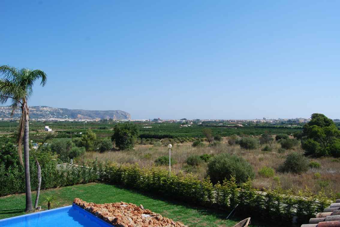 Luxury villa for sale near the beach in Javea , fantastic modern building , has three bedrooms , fou