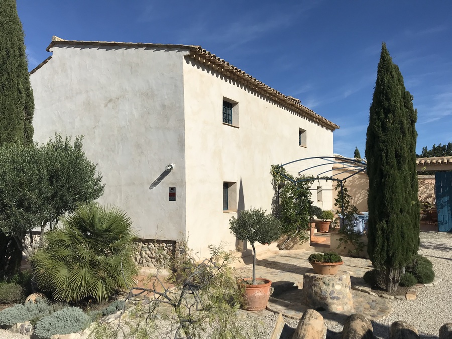 A charming, beautifully reformed finca with 2 bedrooms and 1