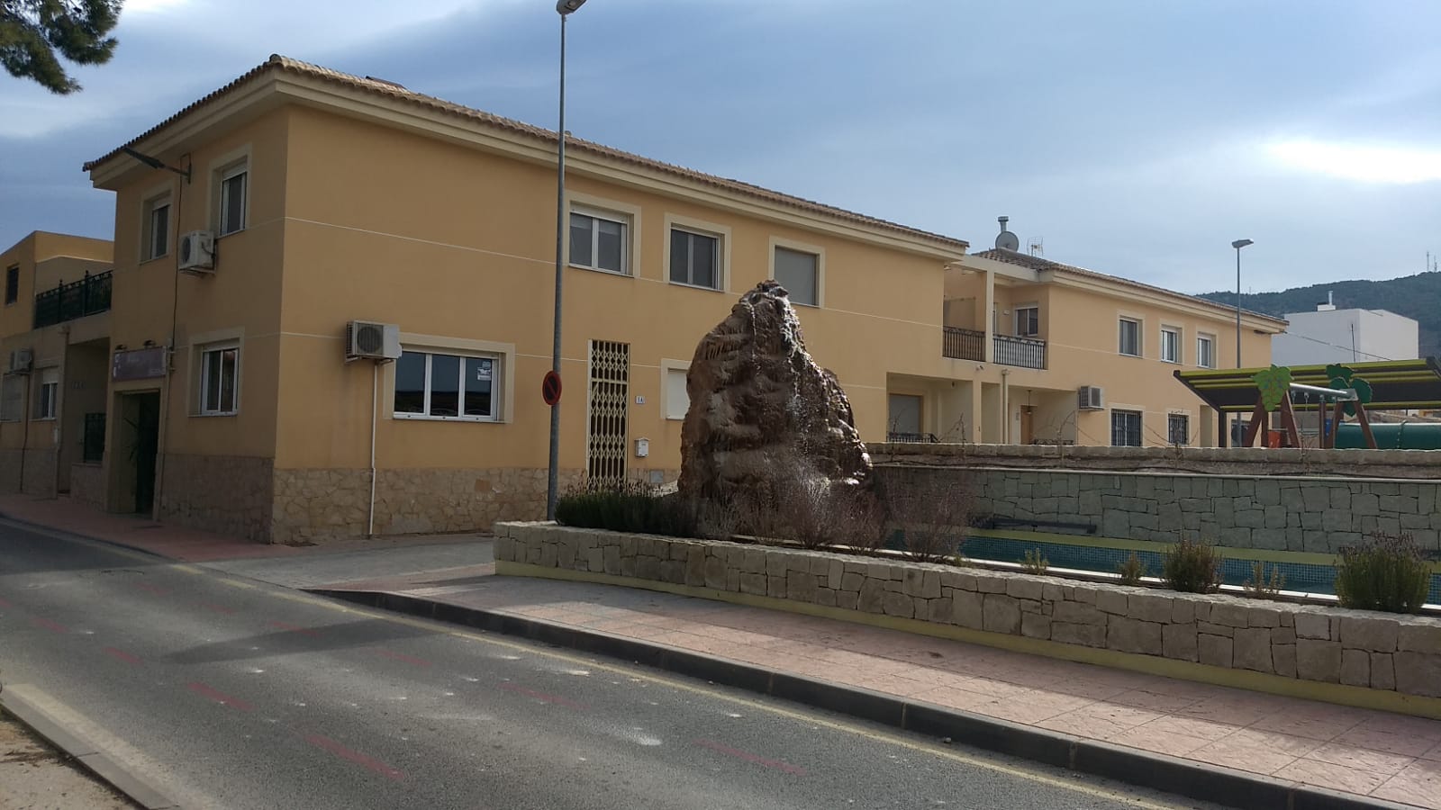 Beautiful bungalow at a good price in one of the best areas of Pinoso