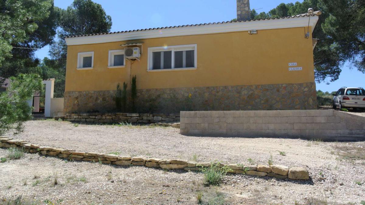 Pool area in villa for sale in Jumilla