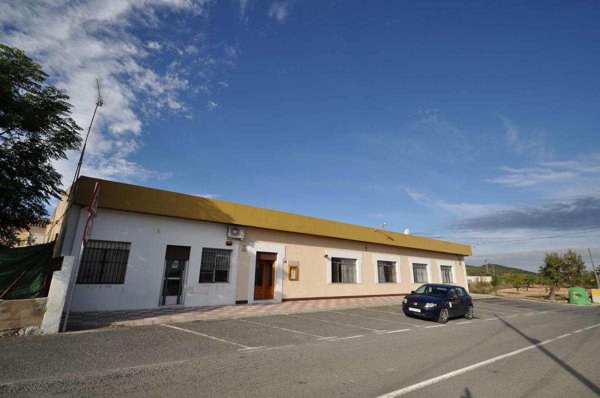 A superb business opportunity to purchase a thriving restaurant and bar in a quaint Spanish village