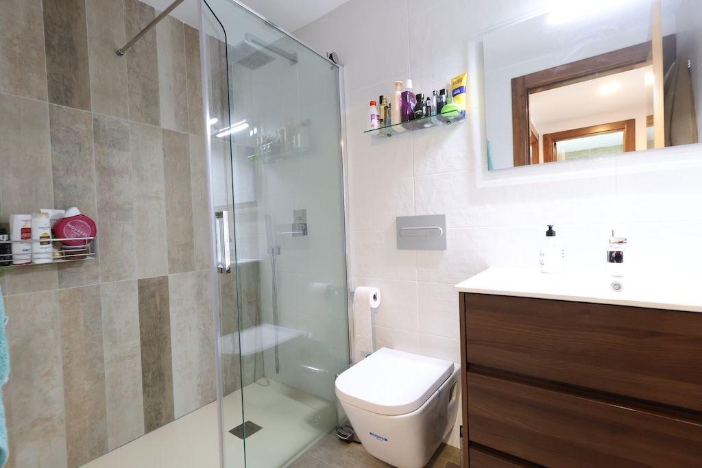 Bathroom in duplex for sale in Cabo Roig