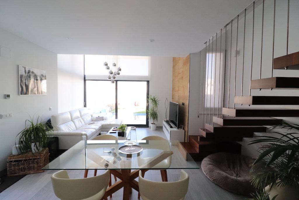 Garden in villa for sale in Orihuela Costa
