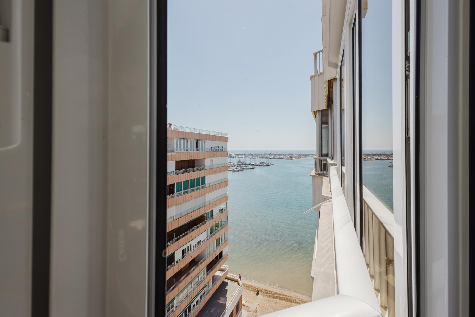 Master bedroom in apartment for sale in Torrevieja