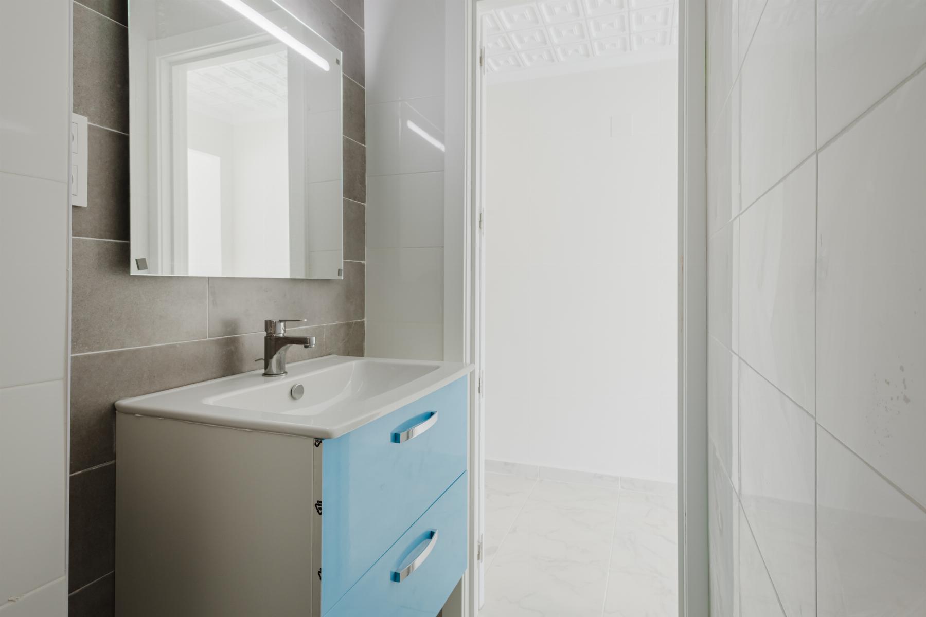 Bedroom in apartment for sale in Torrevieja