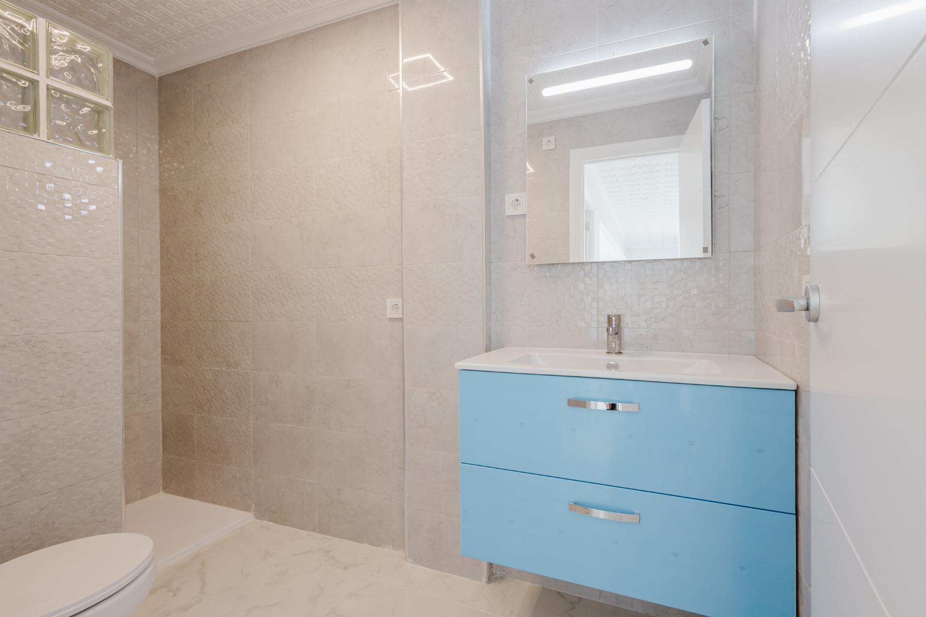 Bathroom in apartment for sale in Torrevieja