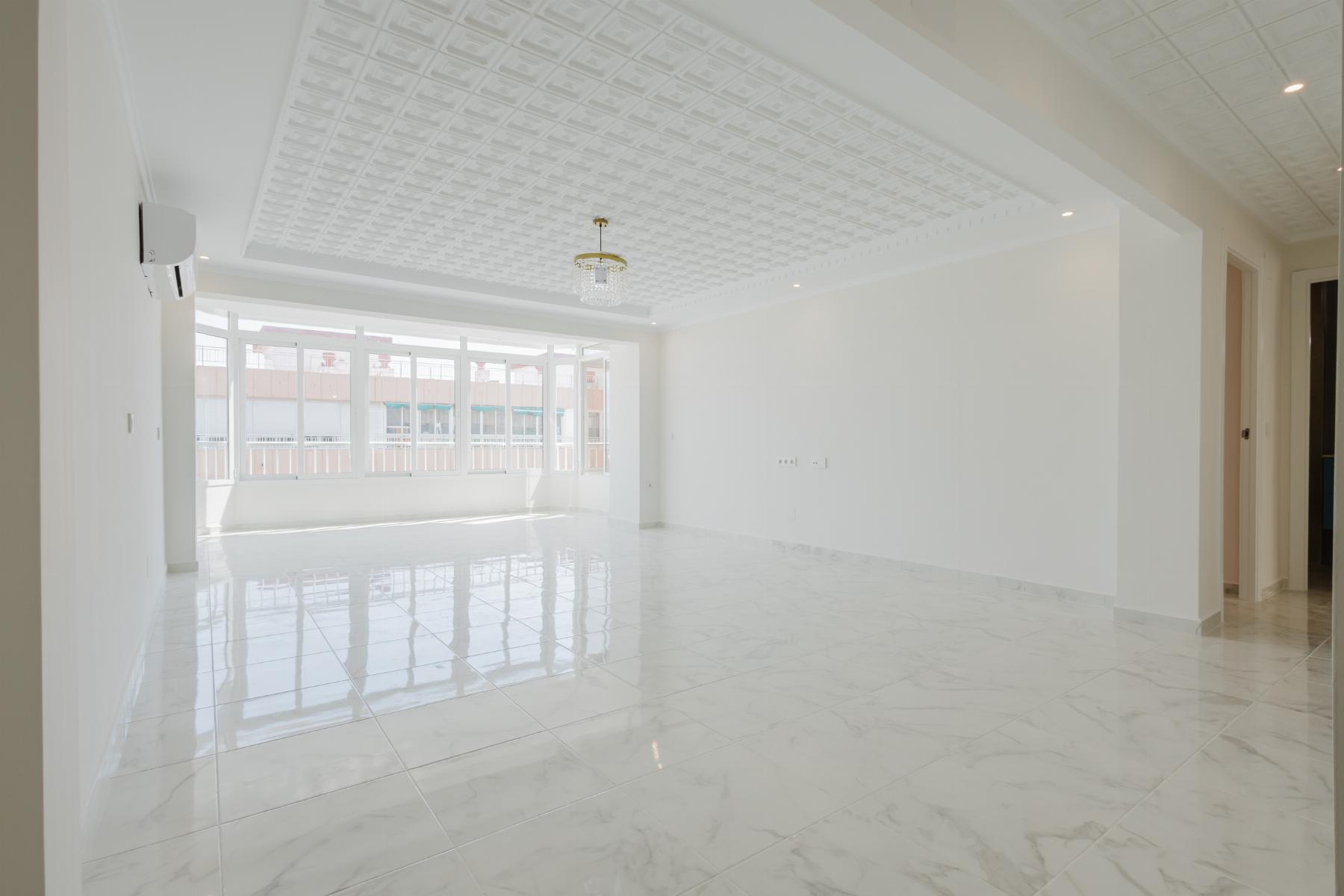 Bedroom in apartment for sale in Torrevieja