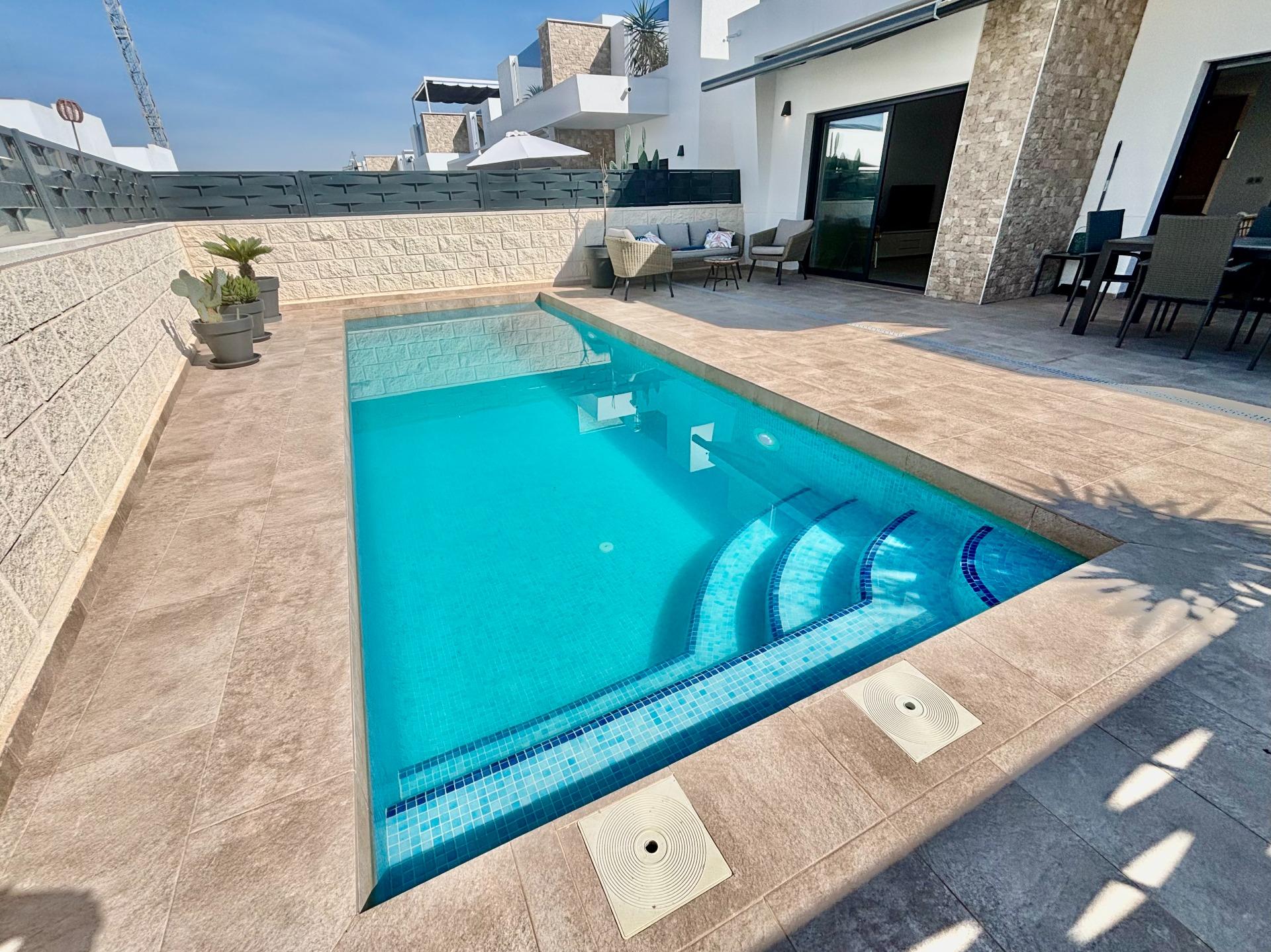 Master bedroom in villa for sale in Benijofar