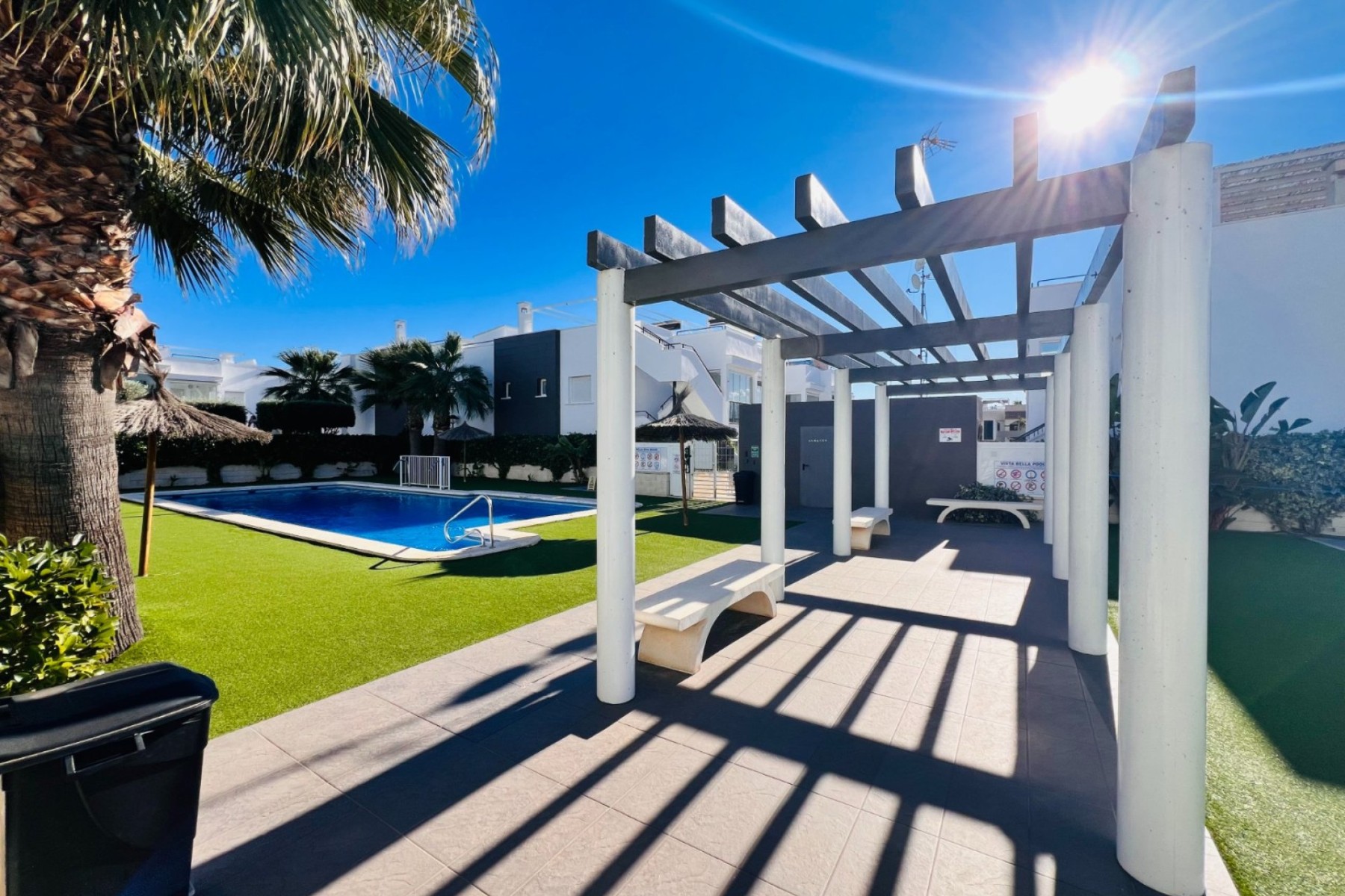 Charming Ground-Floor Home with Large Solarium in Torrevieja Located in a quiet and well-maintained
