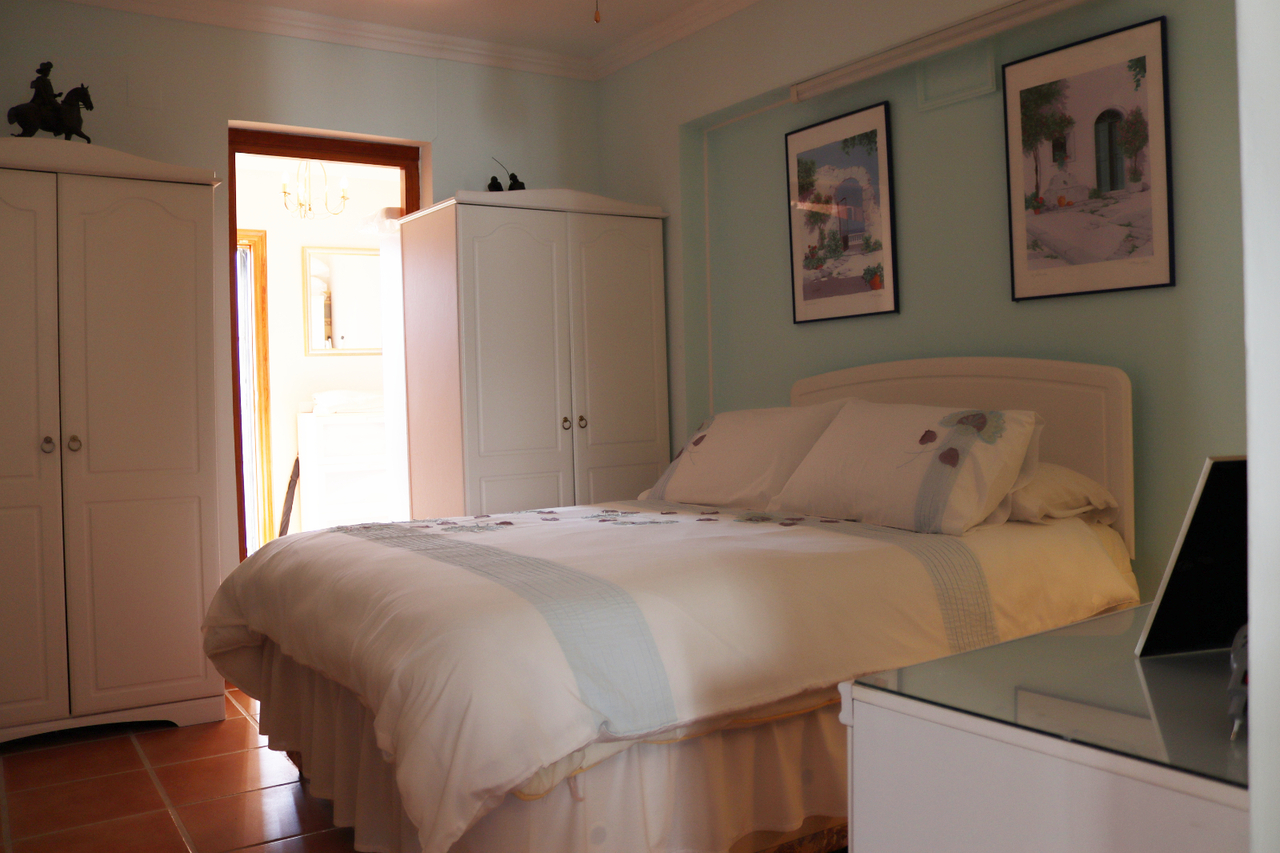 Master bedroom in villa for sale in Benigembla