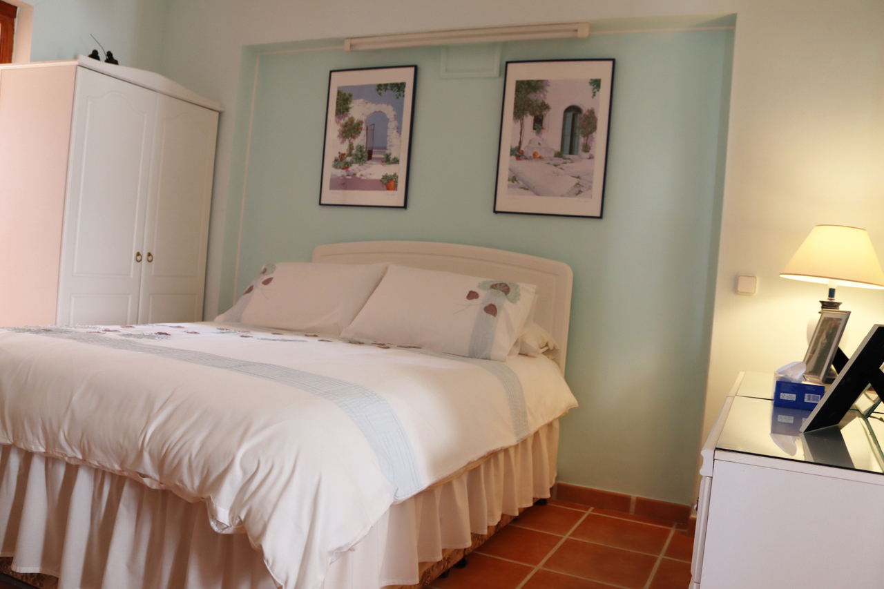 Bathroom in villa for sale in Benigembla