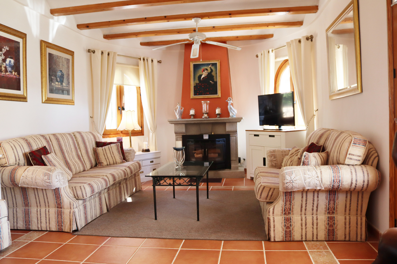Garden in villa for sale in Benigembla