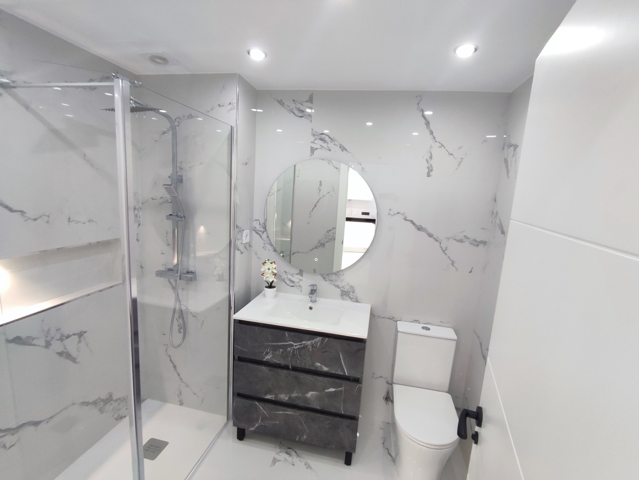 Master bedroom in apartment for sale in Hacienda Riquelme Golf Resort