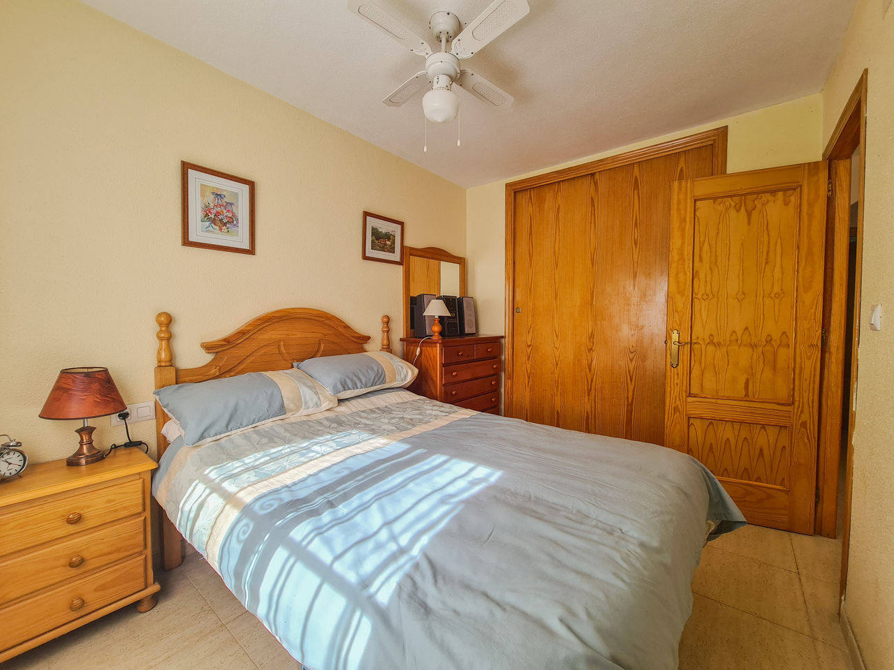 Bedroom in apartment for sale in Torrevieja