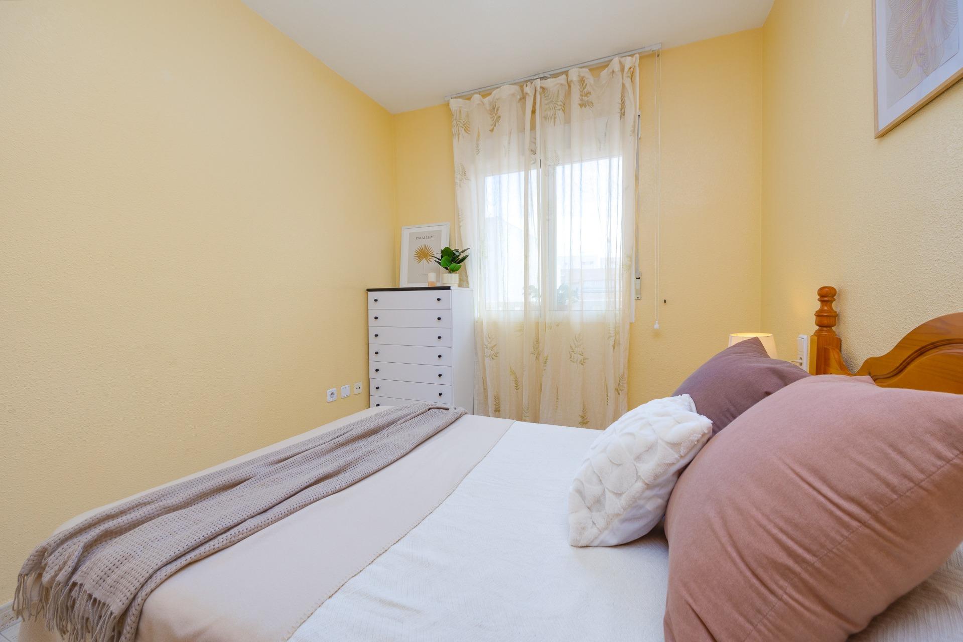 Bedroom in apartment for sale in Torrevieja