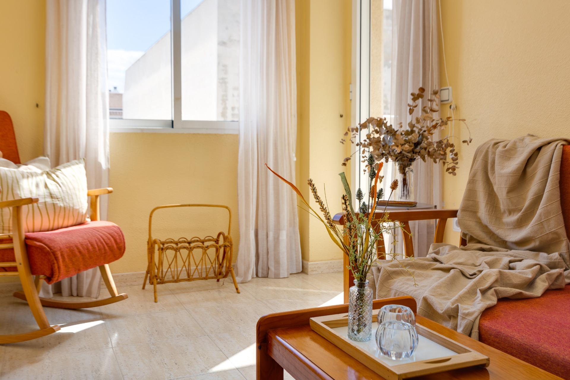 Apartment for sale in the heart of Torrevieja, just 350 meters from the popular Playa del Cura and w