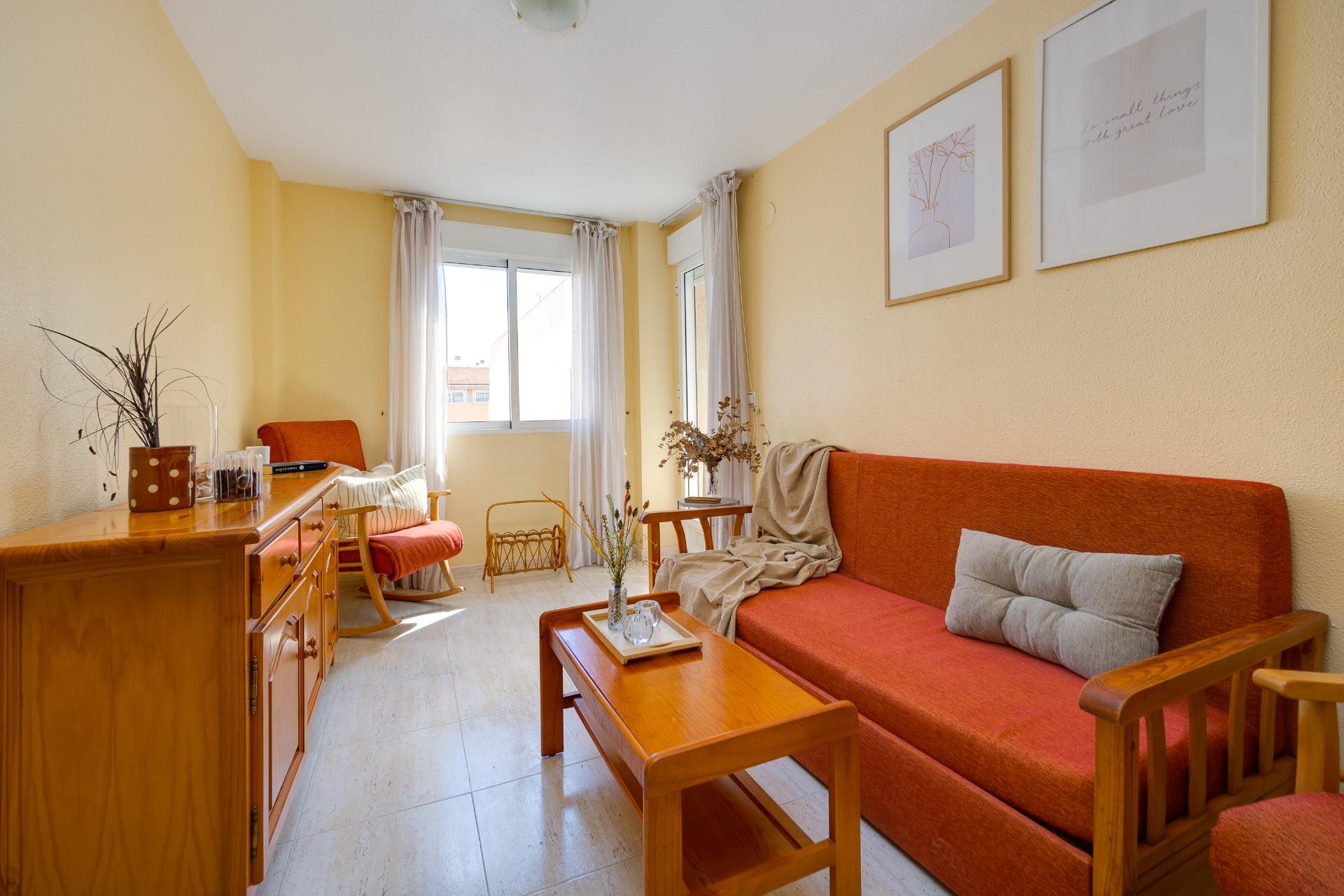 Apartment for sale in the heart of Torrevieja, just 350 meters from the popular Playa del Cura and w