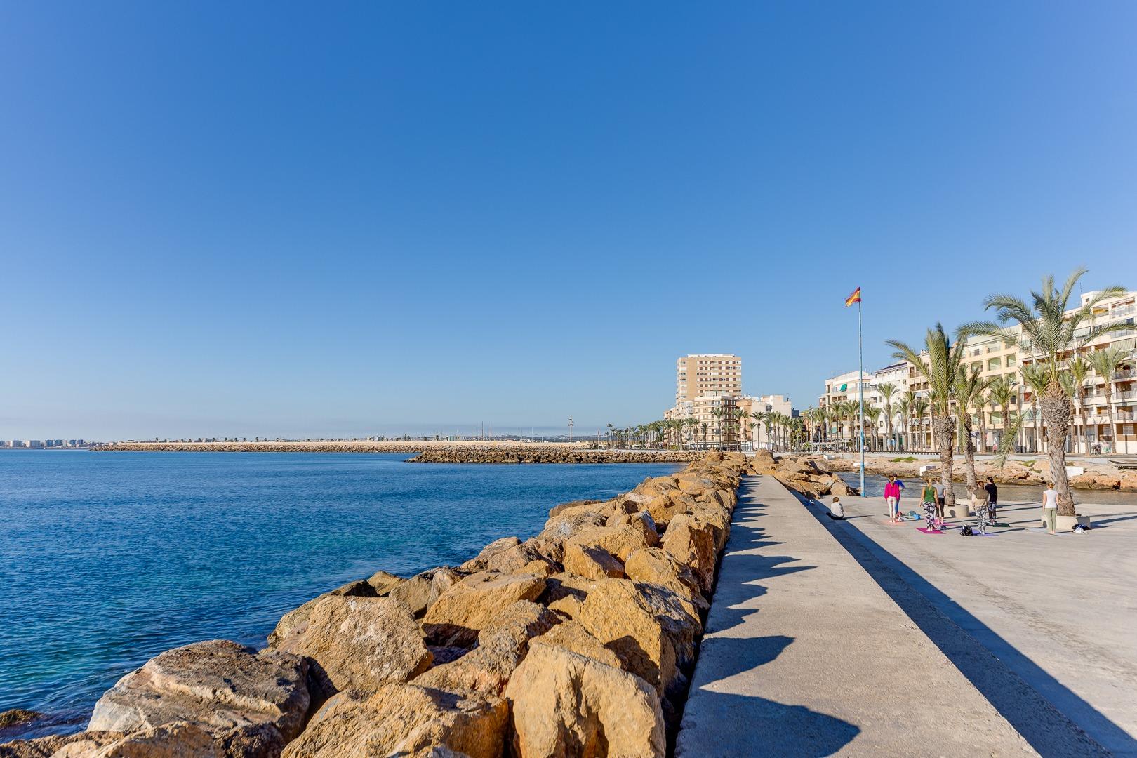 Bedroom in apartment for sale in Torrevieja