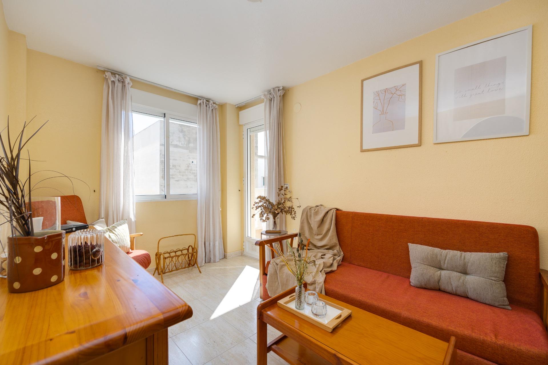 Apartment for sale in the heart of Torrevieja, just 350 meters from the popular Playa del Cura and w