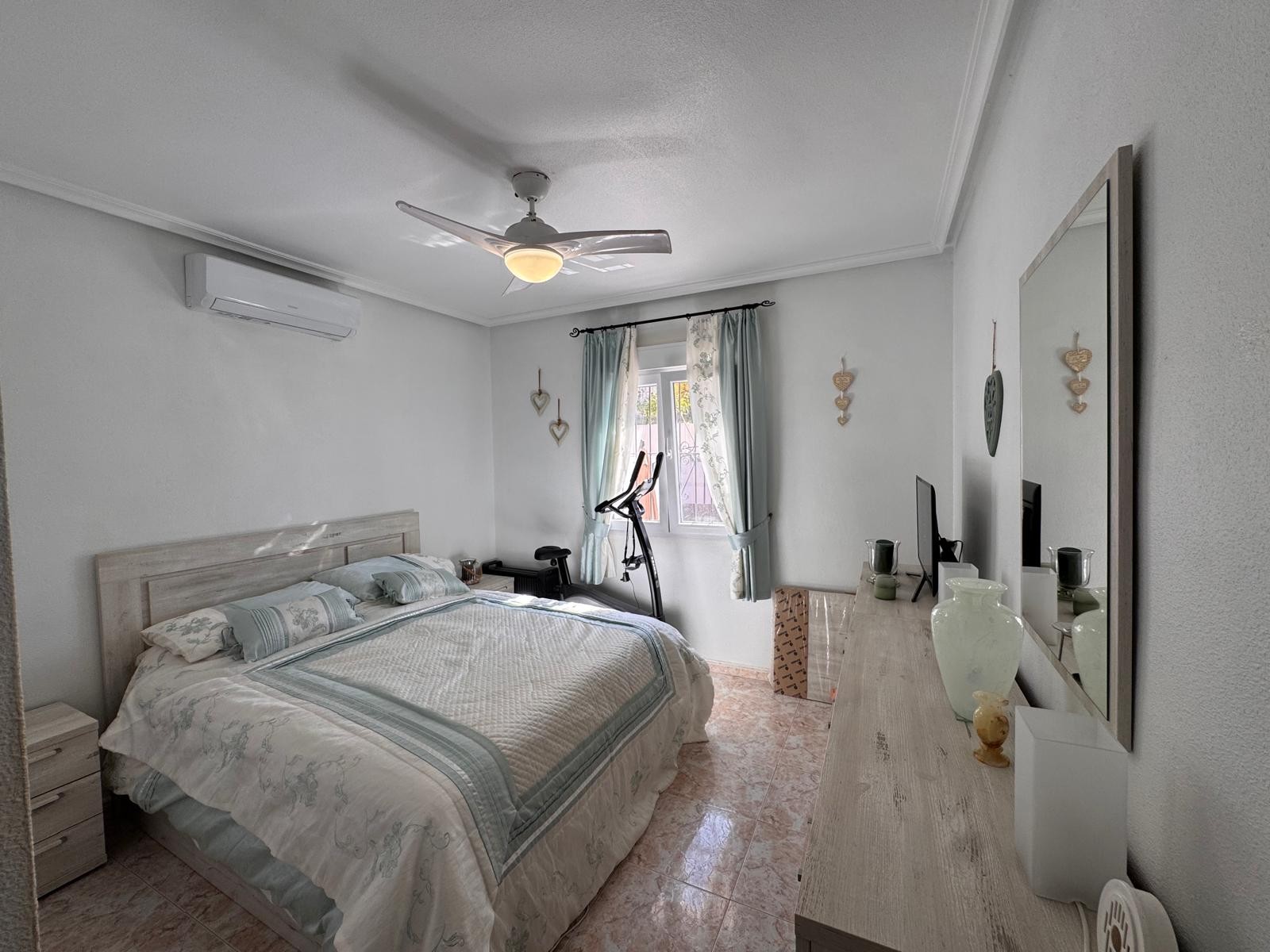 Master bedroom in villa for sale in San Miguel de Salinas
