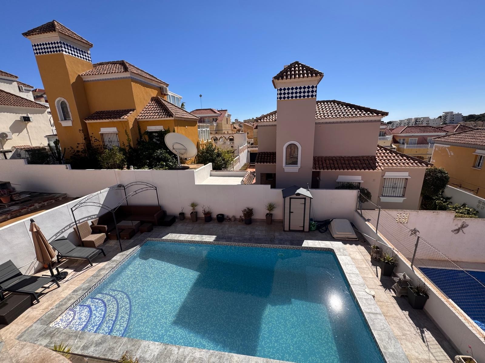 Garden in villa for sale in San Miguel de Salinas