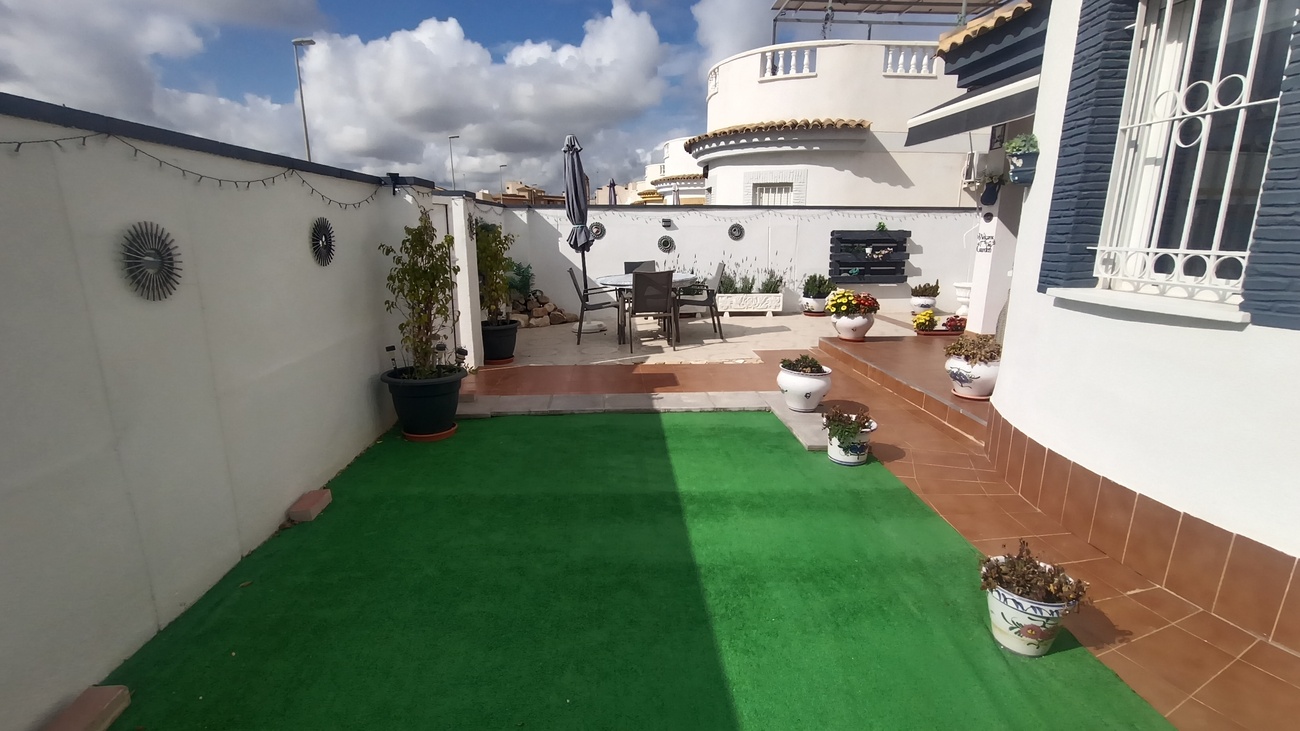 This detached villa in Sucia offers many attractive features