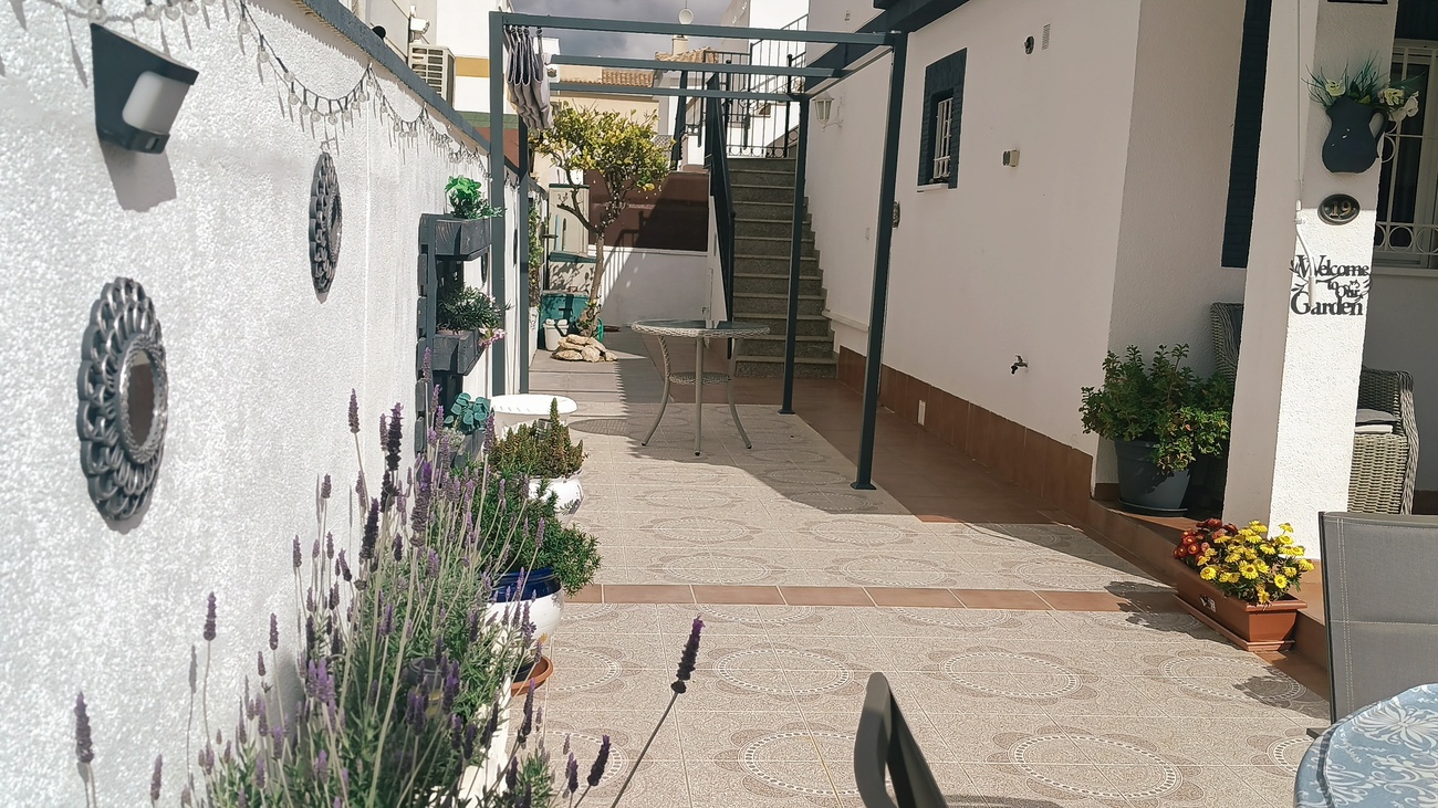Pool area in villa for sale in Sucina
