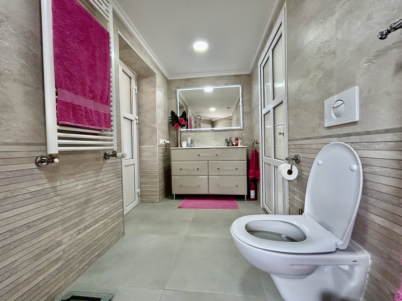 Bathroom in villa for sale in Cabo Roig