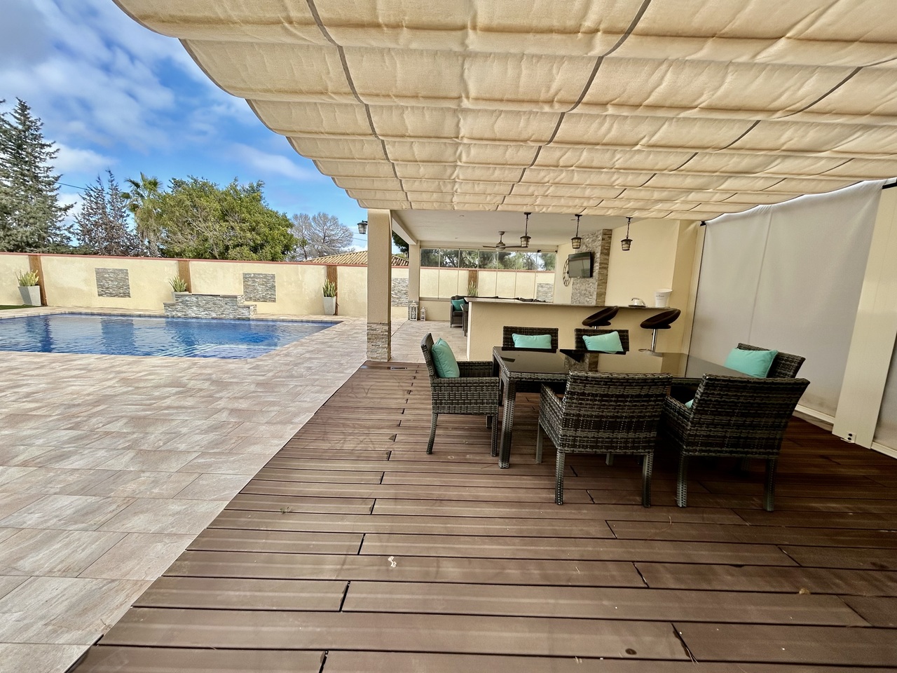 Garden in villa for sale in Cabo Roig