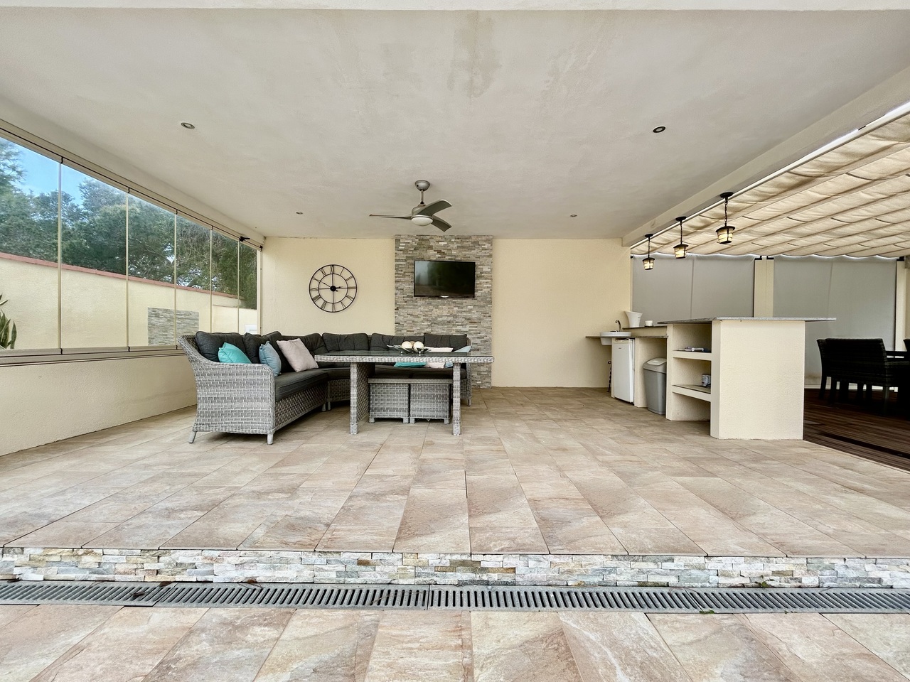 Bedroom in villa for sale in Cabo Roig