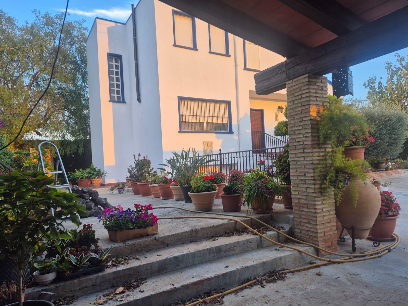 Discover this magnificent country house located in Orihuela, specifically on the old road to Callosa
