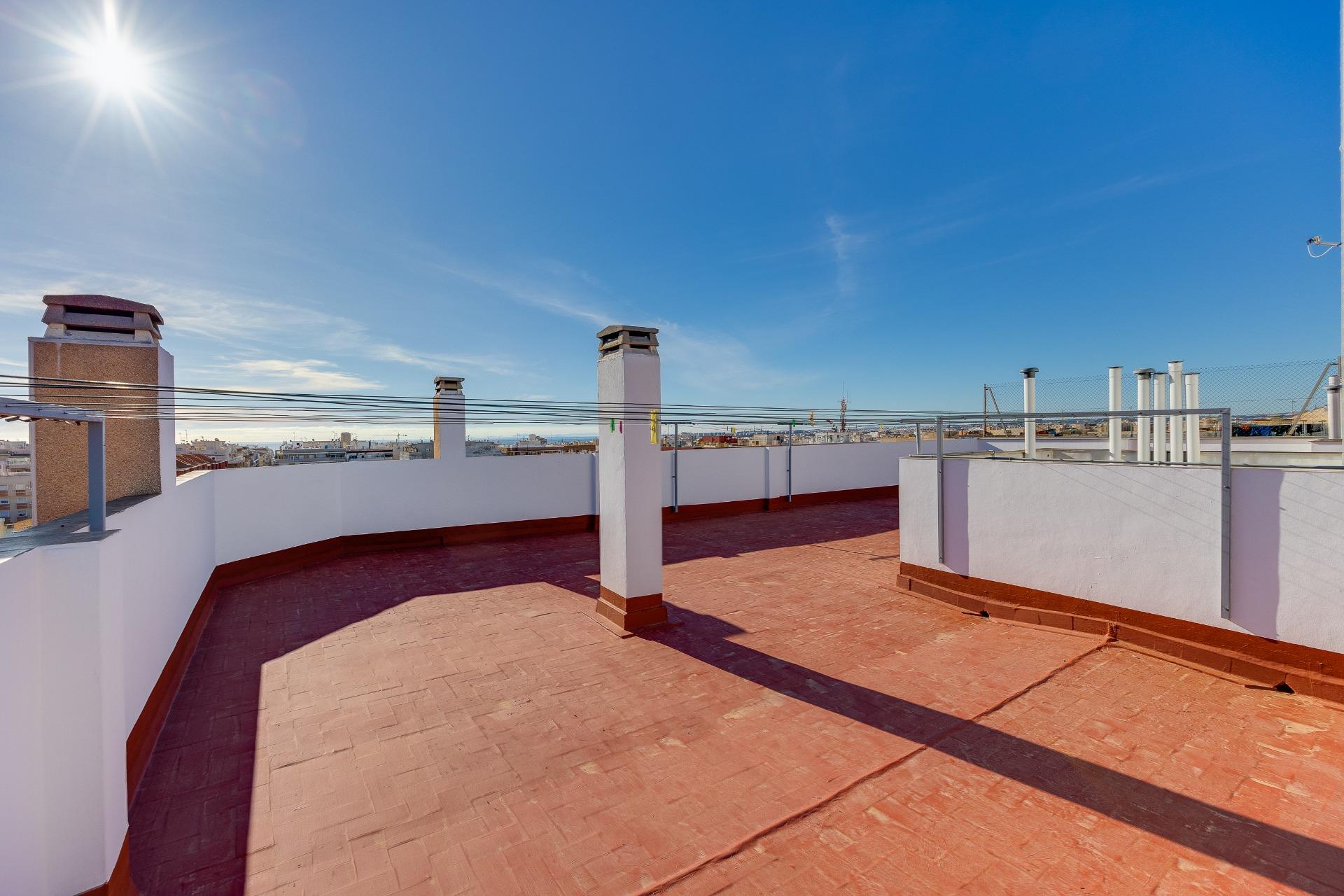 Bedroom in apartment for sale in Torrevieja