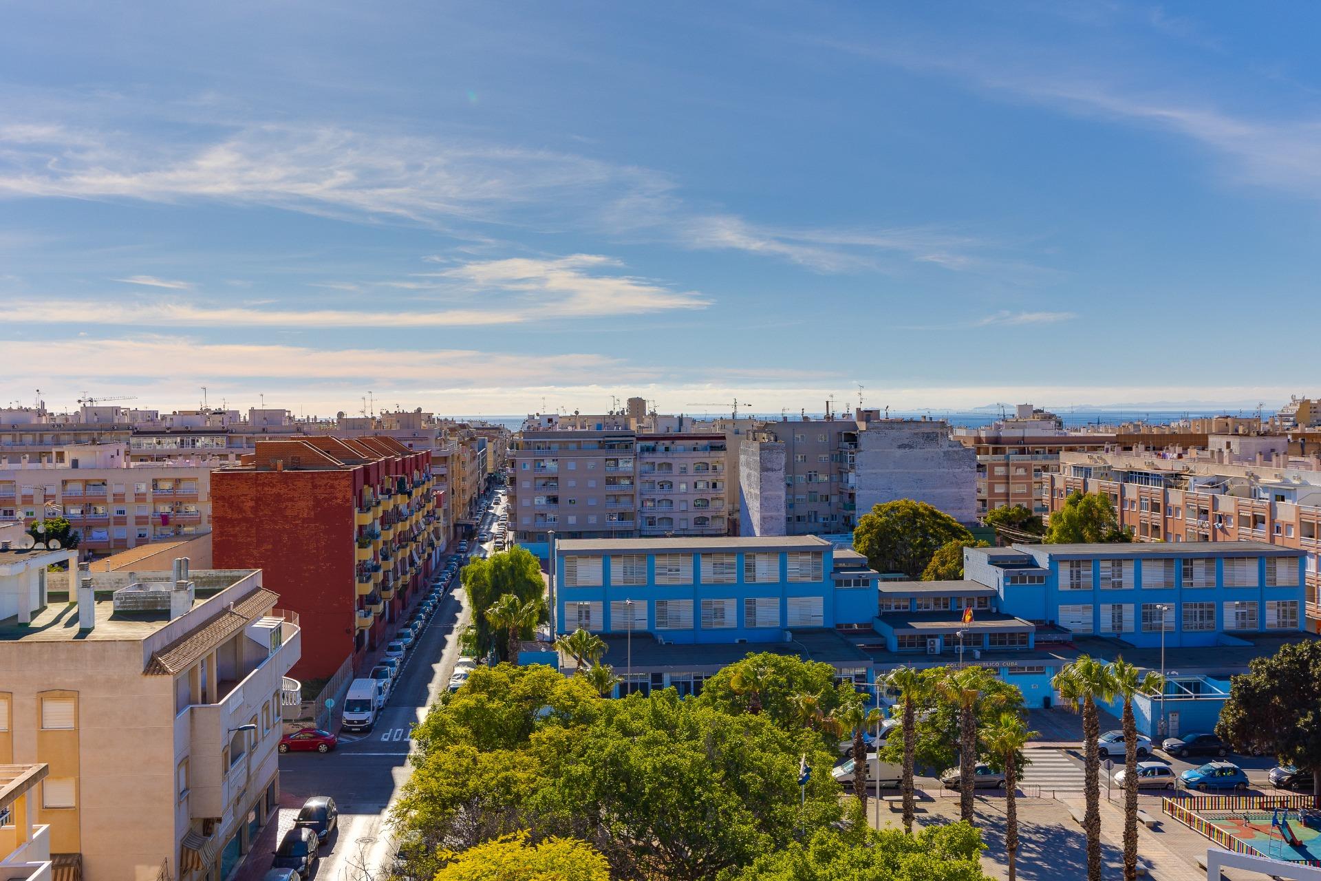 Bedroom in apartment for sale in Torrevieja