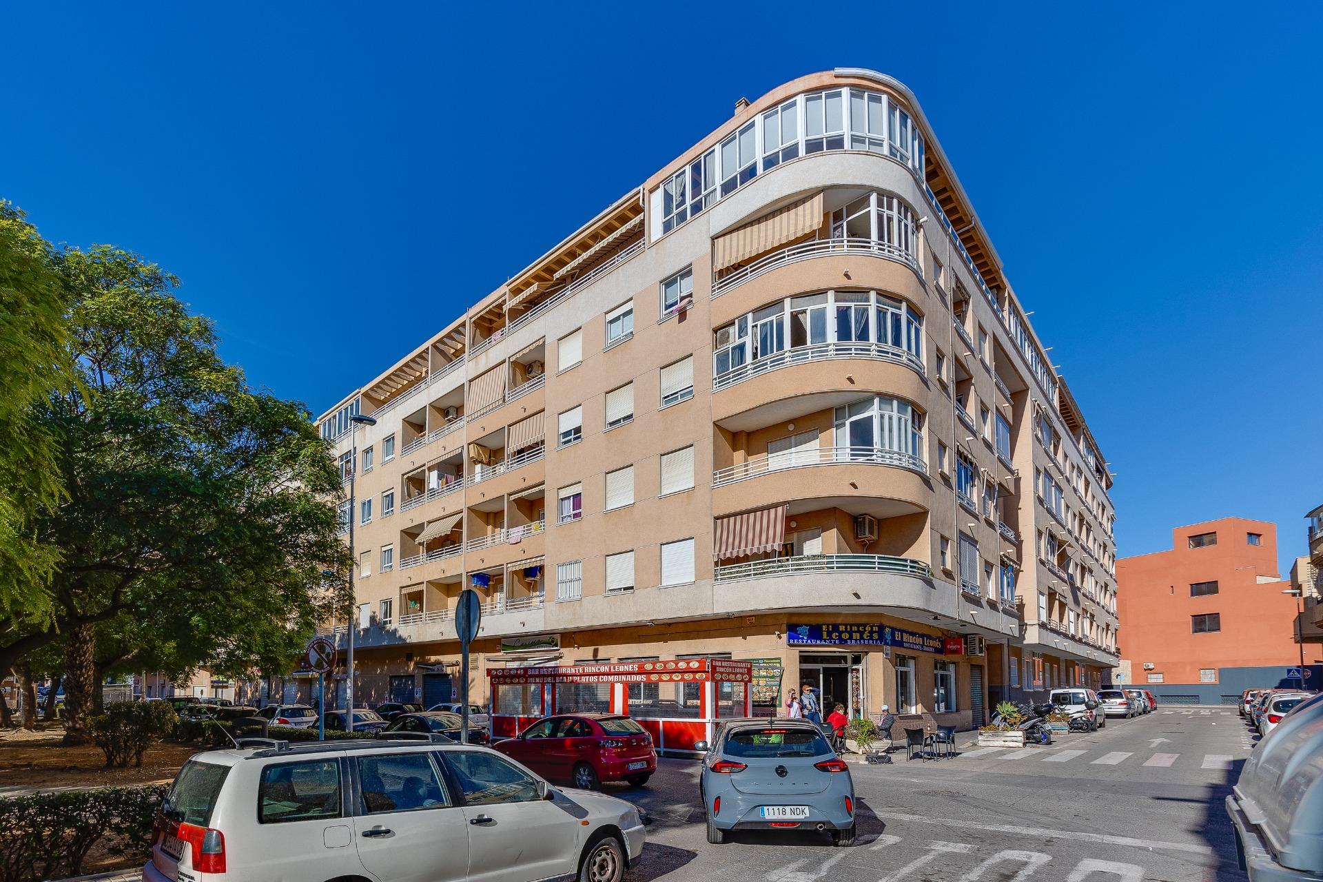 Bedroom in apartment for sale in Torrevieja