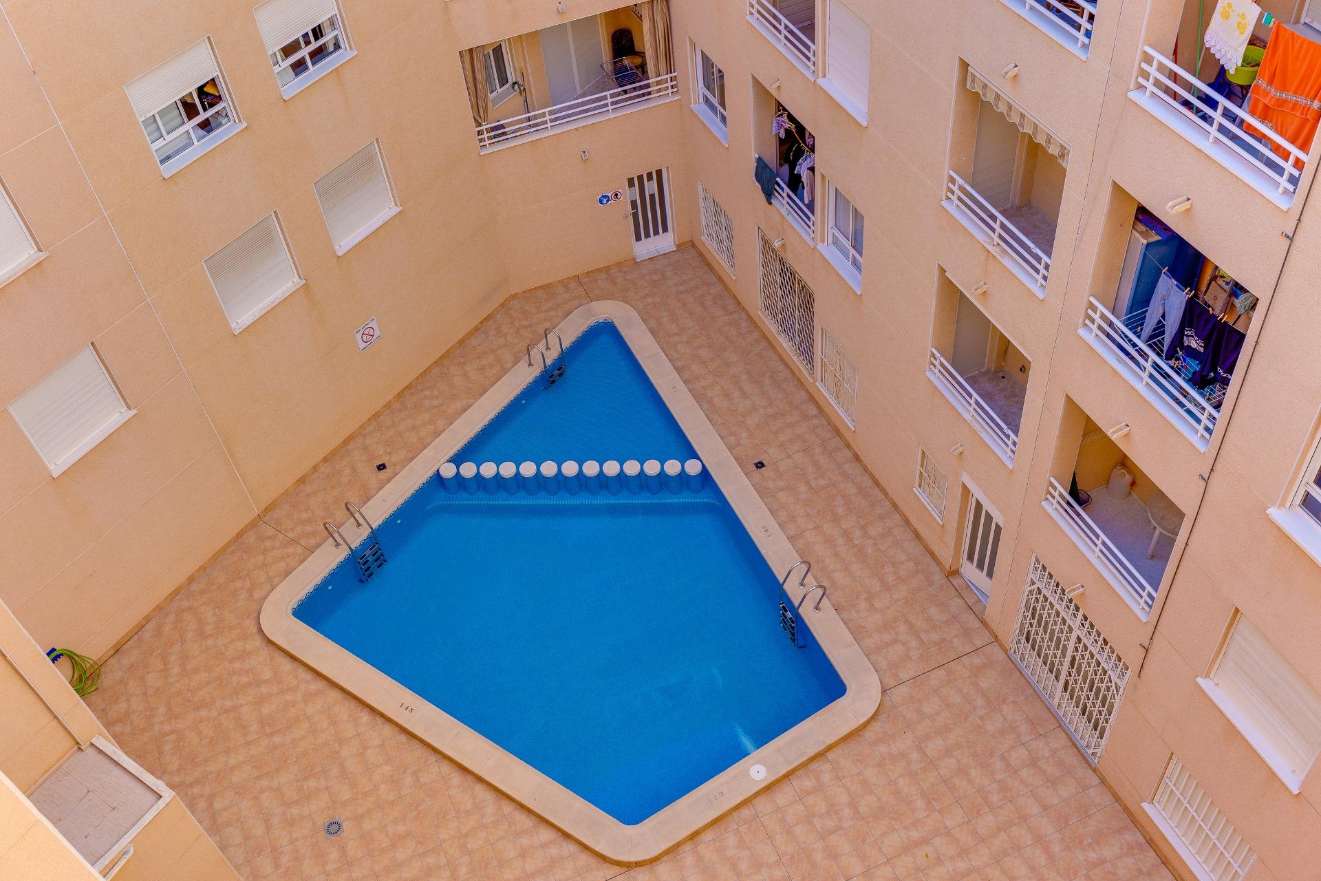 PRECIOSO, AMPLIO Y TRANQUILO Descubre este encantador apartamento en Torrevieja, ubicado en la zona