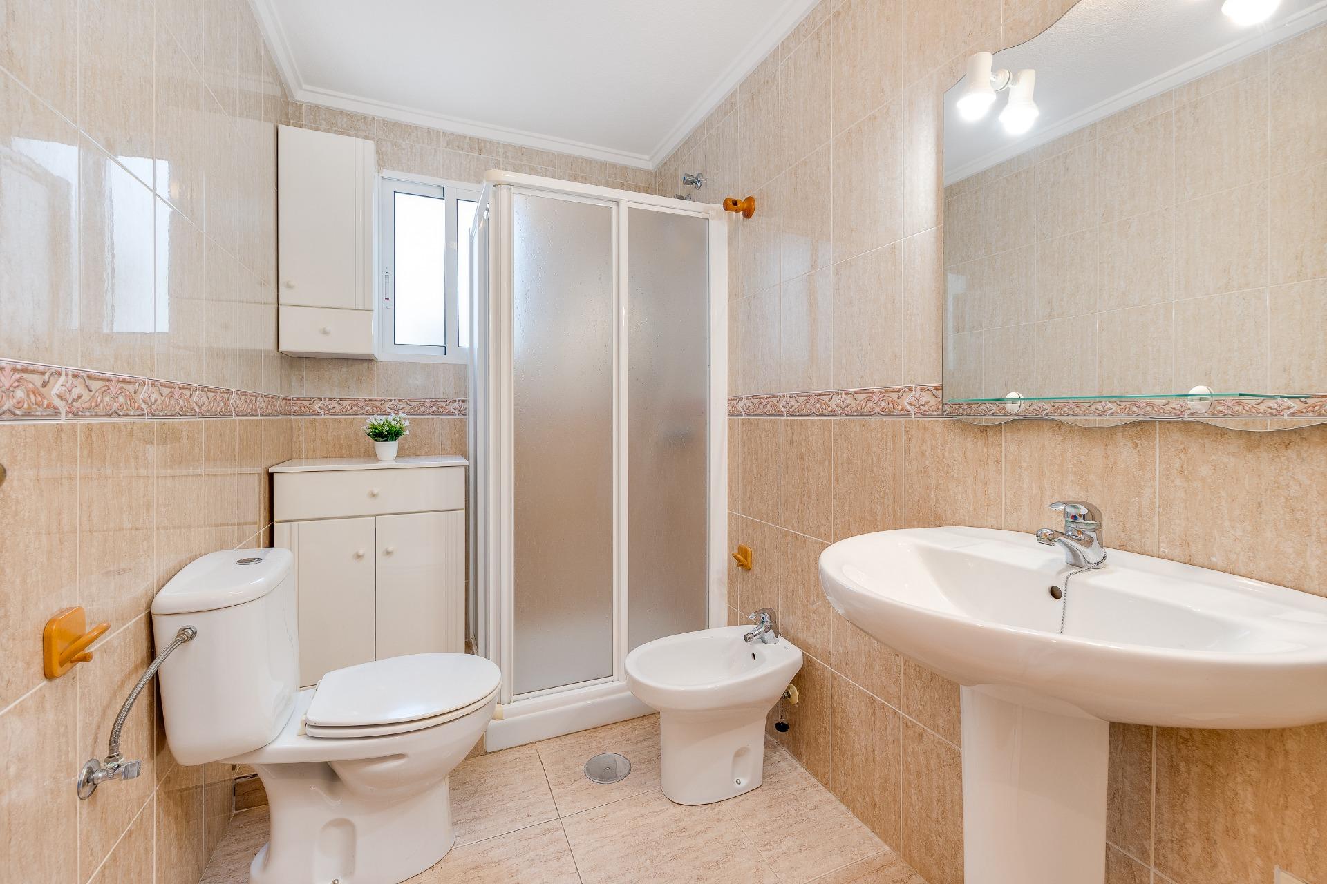Bedroom in apartment for sale in Torrevieja