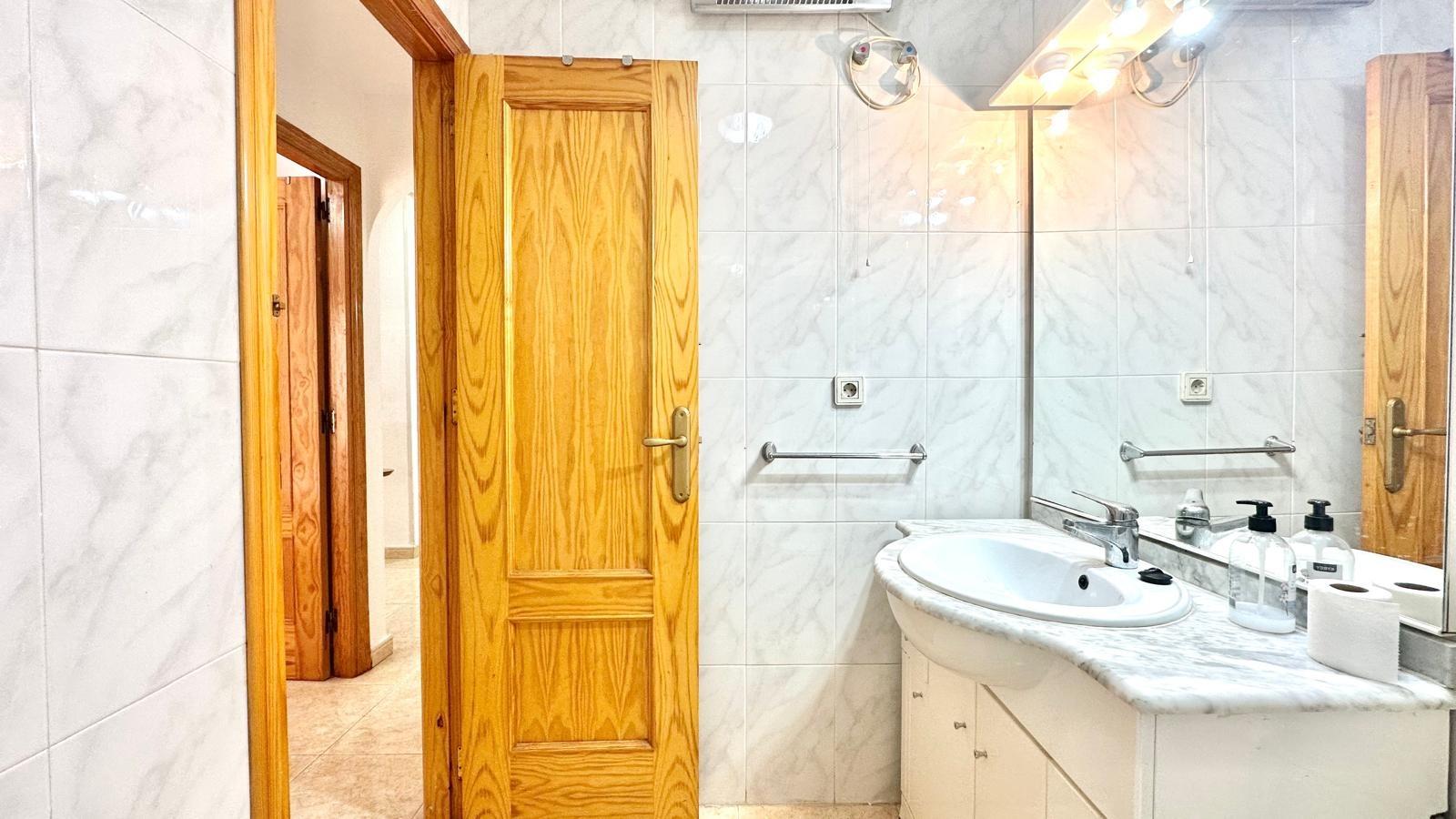 Bedroom in apartment for sale in Torrevieja